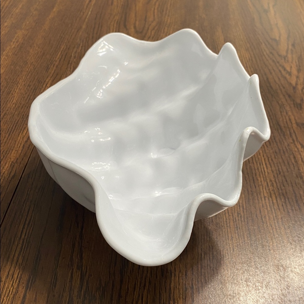 “5/$20” plastic faux clam shell bowl - Picture 2 of 6